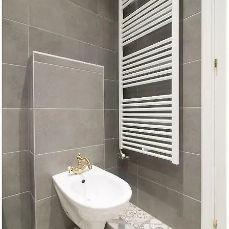 Stylish - Centre Theatre View *