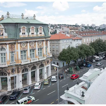 Apartman Stylish - Centre Theatre View *